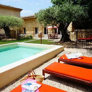 https://le-clos-des-oliviers-aubignan.fr-provencehotel.com